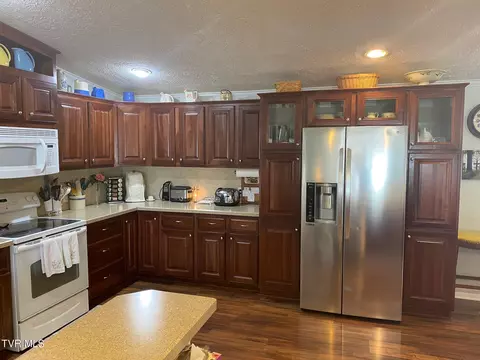 Kitchen - 9267 Lesterfield Lane Glade Spring Va 24340, Glade Spring, VA 24340 photo 2 of 3