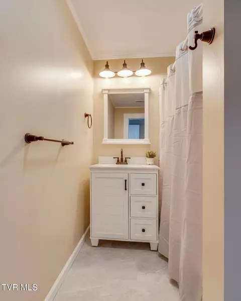 Bath - 1117 S Buffalo Street Erwin Tn 37650, Erwin, TN 37650 photo 1 of 1