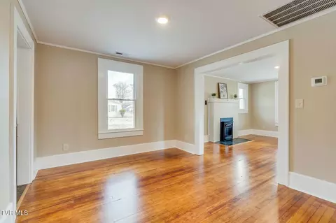 Living - 1117 S Buffalo Street Erwin Tn 37650, Erwin, TN 37650 photo 3 of 3