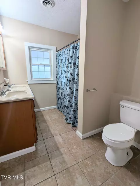 Bath - 228 Mae Mckee Road Chuckey Tn 37641, Chuckey, TN 37641 photo 1 of 2