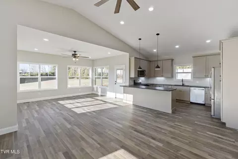 Living - 53 Clear Mountain Trail Greeneville Tn 37745, Greeneville, TN 37745 photo 11 of 13