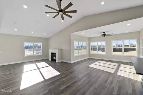 Living - 53 Clear Mountain Trail Greeneville Tn 37745, Greeneville, TN 37745 photo 12 of 13