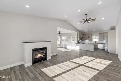 Living - 53 Clear Mountain Trail Greeneville Tn 37745, Greeneville, TN 37745 photo 6 of 13