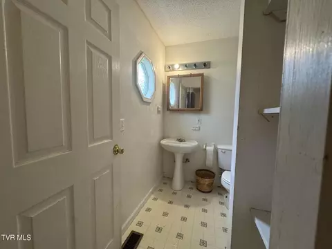 Bath - 369 Bill West Road Limestone Tn 37681, Limestone, TN 37681 photo 3 of 4