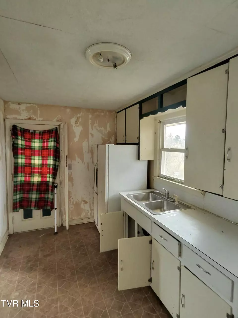 Kitchen - 1032 N Wilcox Drive Kingsport Tn 37660, Kingsport, TN 37660 photo 1 of 1