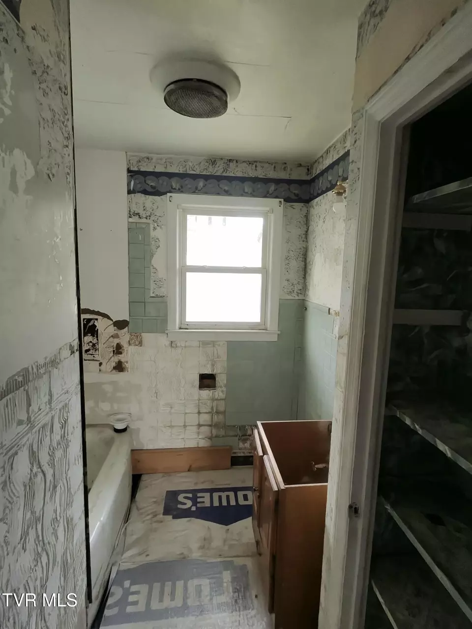 Bath - 1032 N Wilcox Drive Kingsport Tn 37660, Kingsport, TN 37660 photo 1 of 1
