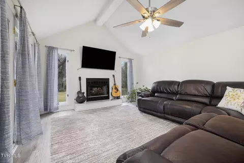 Living - 102 Springview Drive Gray Tn 37615, Gray, TN 37615 photo 2 of 2