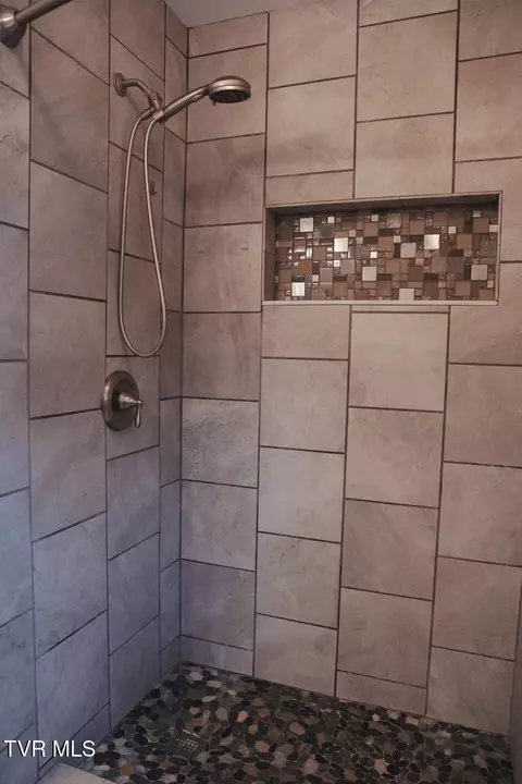 Bath - 204 Dunford Circle Limestone Tn 37681, Limestone, TN 37681 photo 5 of 8