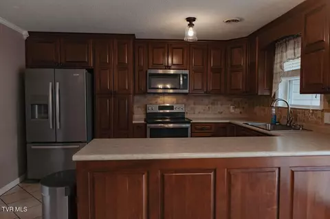 Kitchen - 204 Dunford Circle Limestone Tn 37681, Limestone, TN 37681 photo 2 of 4