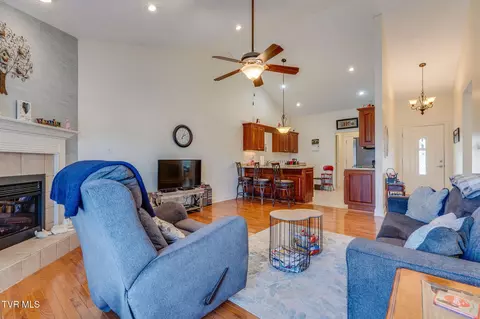 Living - 20413 Turfway Lane 20413 Abingdon Va 24211, Abingdon, VA 24211 photo 2 of 3
