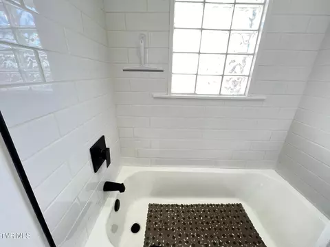 Bath - 800 E Unaka Avenue Johnson City Tn 37601, Johnson City, TN 37601 photo 4 of 5