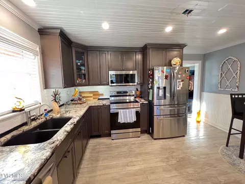 Kitchen - 800 E Unaka Avenue Johnson City Tn 37601, Johnson City, TN 37601 photo 2 of 2
