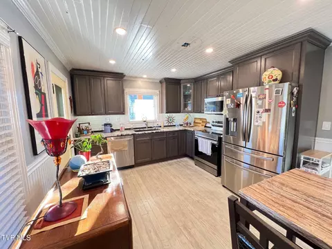 Kitchen - 800 E Unaka Avenue Johnson City Tn 37601, Johnson City, TN 37601 photo 1 of 2