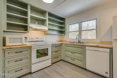Kitchen - 615 Crook Street Hampton Tn 37658, Hampton, TN 37658 photo 1 of 2