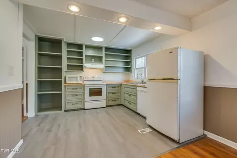 Kitchen - 615 Crook Street Hampton Tn 37658, Hampton, TN 37658 photo 2 of 2