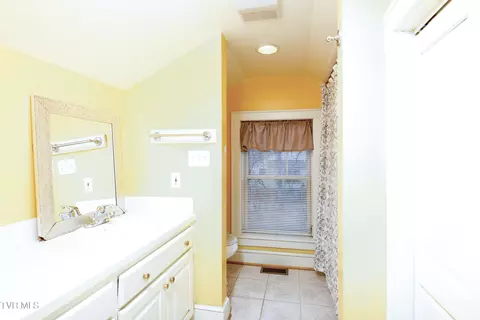 Bath - 270 E Valley Street Abingdon Va 24210, Abingdon, VA 24210 photo 4 of 5