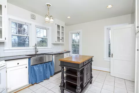Kitchen - 270 E Valley Street Abingdon Va 24210, Abingdon, VA 24210 photo 2 of 3