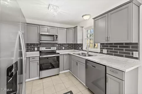 Kitchen - 197 Dewdrop Place Bristol Va 24201, Bristol, VA 24201 photo 2 of 4