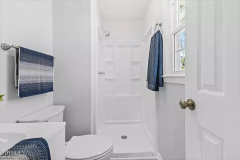 Bath - 197 Dewdrop Place Bristol Va 24201, Bristol, VA 24201 photo 2 of 4