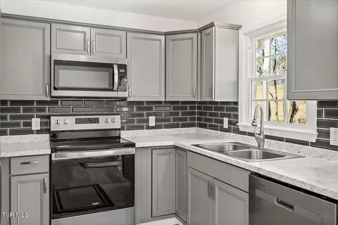 Kitchen - 197 Dewdrop Place Bristol Va 24201, Bristol, VA 24201 photo 3 of 4