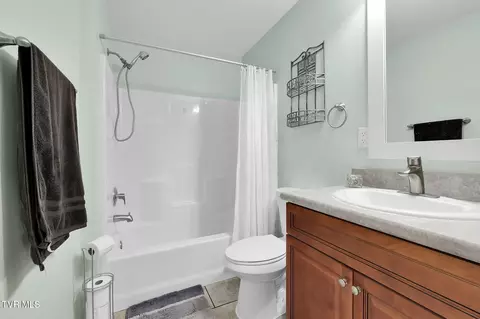 Bath - 150 N Carr Lane Fall Branch Tn 37656, Fall Branch, TN 37656 photo 5 of 5
