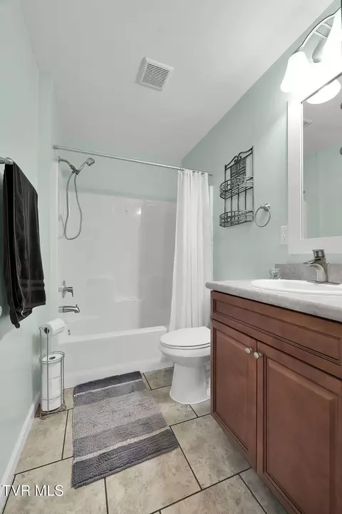 Bath - 150 N Carr Lane Fall Branch Tn 37656, Fall Branch, TN 37656 photo 4 of 5