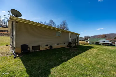 Exterior - 819 N Mohawk Drive Erwin Tn 37650, Erwin, TN 37650 photo 5 of 10