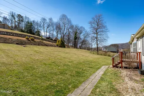 Exterior - 819 N Mohawk Drive Erwin Tn 37650, Erwin, TN 37650 photo 3 of 10