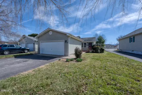 208 Hunter Hills Circle 4 Bristol Tn 37620, Bristol, TN 37620