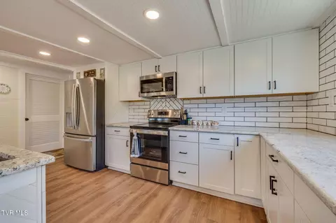 Kitchen - 330 Robertson Road Chuckey Tn 37641, Chuckey, TN 37641 photo 3 of 4