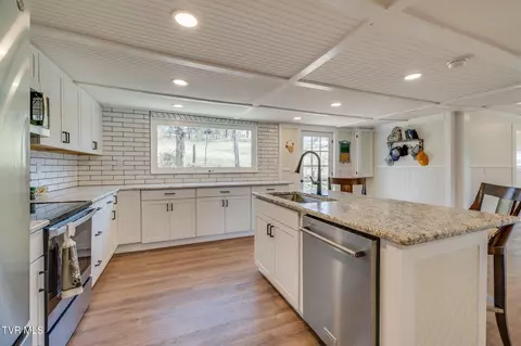 Kitchen - 330 Robertson Road Chuckey Tn 37641, Chuckey, TN 37641 photo 4 of 4