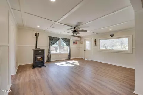 Living - 330 Robertson Road Chuckey Tn 37641, Chuckey, TN 37641 photo 1 of 2