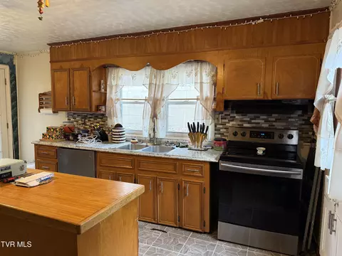 401 N Mohawk Drive Erwin Tn 37650, Erwin, TN 37650 photo 3