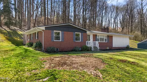1556 E Shawnee Avenue Big Stone Gap Va 24219, Big Stone Gap, VA 24219