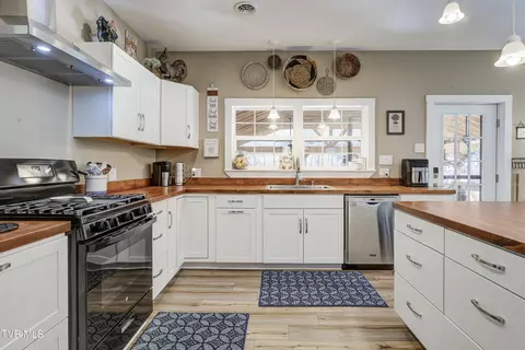 Kitchen - 200 Clear Branch Road Erwin Tn 37650, Erwin, TN 37650 photo 4 of 8