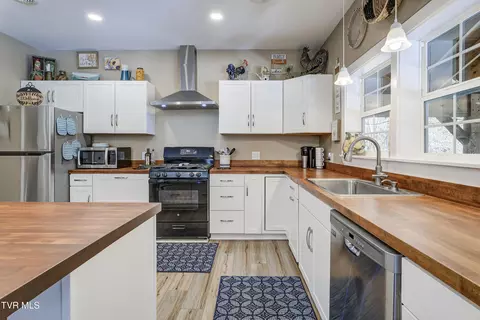 Kitchen - 200 Clear Branch Road Erwin Tn 37650, Erwin, TN 37650 photo 3 of 8