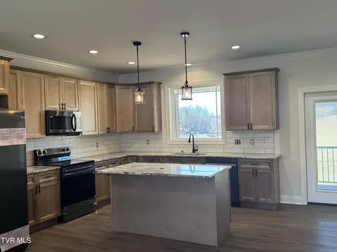 Kitchen - 15438 Keys Drive Abingdon Va 24210, Abingdon, VA 24210 photo 1 of 3