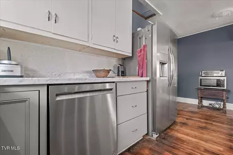Kitchen - 295 Taylor Road Fall Branch Tn 37656, Fall Branch, TN 37656 photo 4 of 5