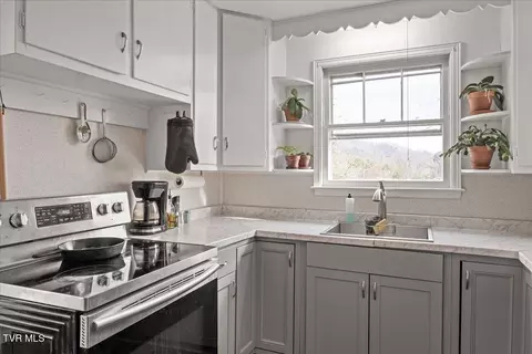 Kitchen - 295 Taylor Road Fall Branch Tn 37656, Fall Branch, TN 37656 photo 3 of 5