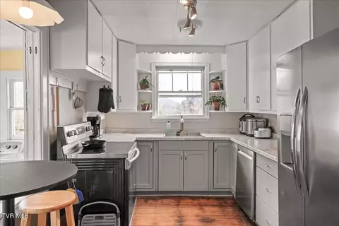 Kitchen - 295 Taylor Road Fall Branch Tn 37656, Fall Branch, TN 37656 photo 2 of 5