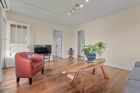 Living - 295 Taylor Road Fall Branch Tn 37656, Fall Branch, TN 37656 photo 2 of 2