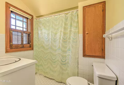 Bath - 415 Fairgrounds Road Greeneville Tn 37745, Greeneville, TN 37745 photo 2 of 3