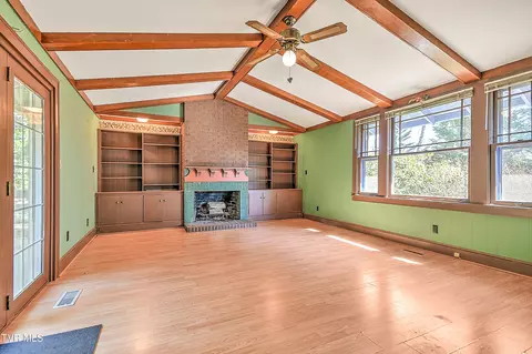 Living - 415 Fairgrounds Road Greeneville Tn 37745, Greeneville, TN 37745 photo 3 of 5