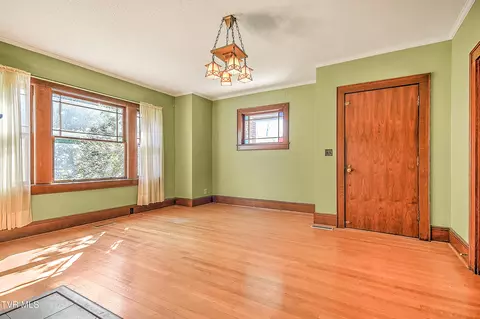Living - 415 Fairgrounds Road Greeneville Tn 37745, Greeneville, TN 37745 photo 2 of 5