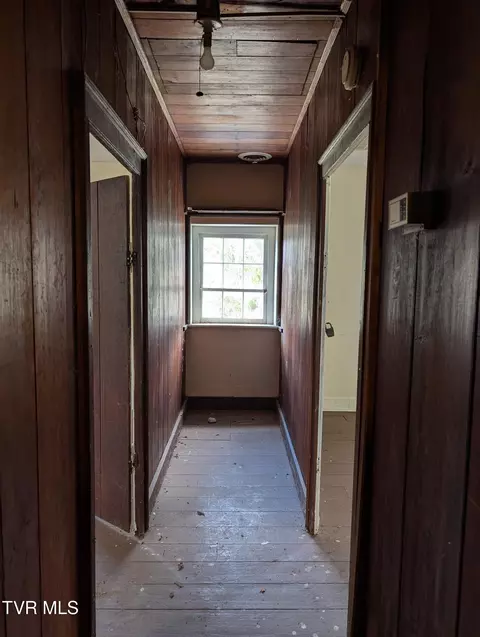 Entry Way - 337 Painter Road Bristol Tn 37620, Bristol, TN 37620 photo 2 of 2