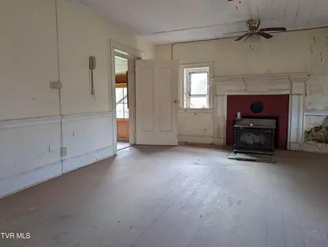 Living - 337 Painter Road Bristol Tn 37620, Bristol, TN 37620 photo 3 of 4