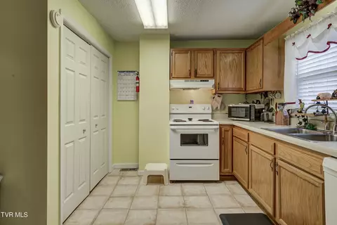 614 S Elm Avenue Erwin Tn 37650, Erwin, TN 37650 photo 10