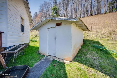 Exterior - 501 Polly Erwin Road Erwin Tn 37650, Erwin, TN 37650 photo 5 of 9