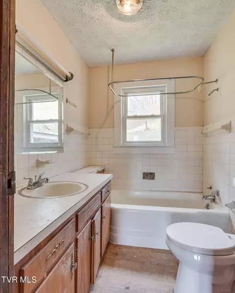 Bath - 501 Polly Erwin Road Erwin Tn 37650, Erwin, TN 37650 photo 1 of 2