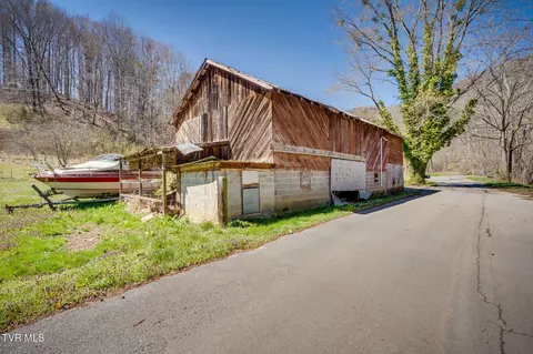 Exterior - 501 Polly Erwin Road Erwin Tn 37650, Erwin, TN 37650 photo 7 of 9